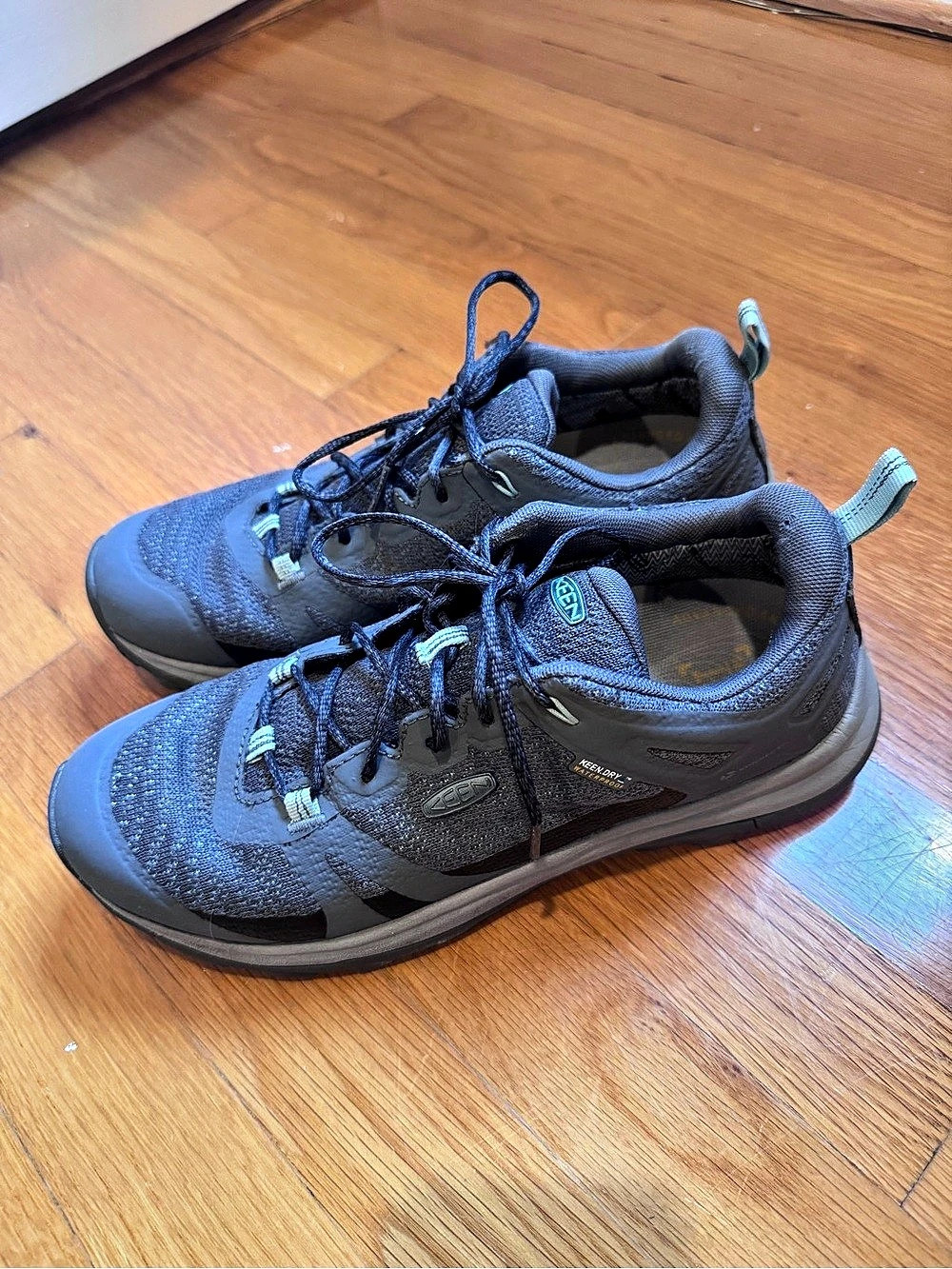 KEEN Women’s 8.5 Waterproof Hiking Shoes Gray KEEN.DRY Trail